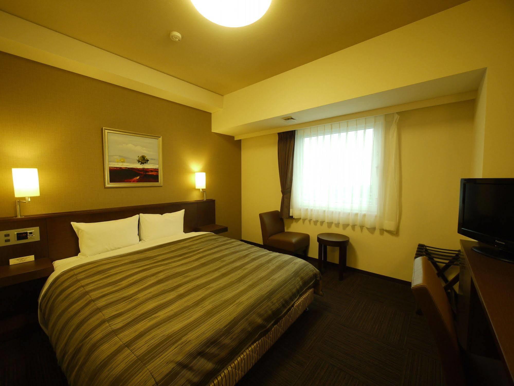 Hotel Route-Inn Uozu Екстер'єр фото